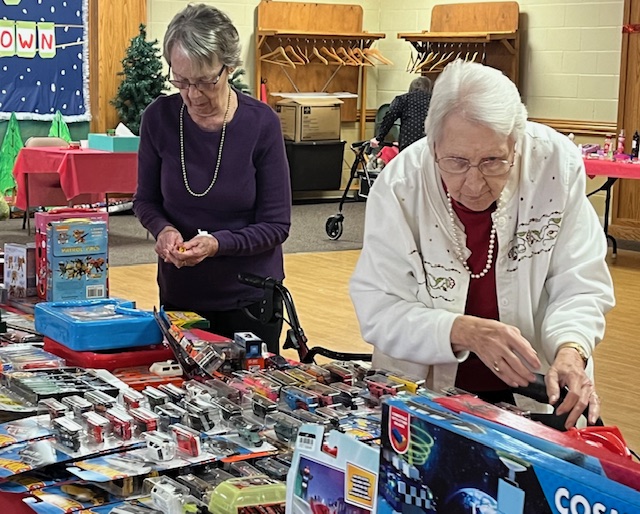 Women shopping at Holiday Gift Shop Table