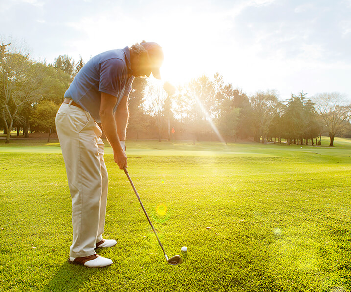 Man golfing