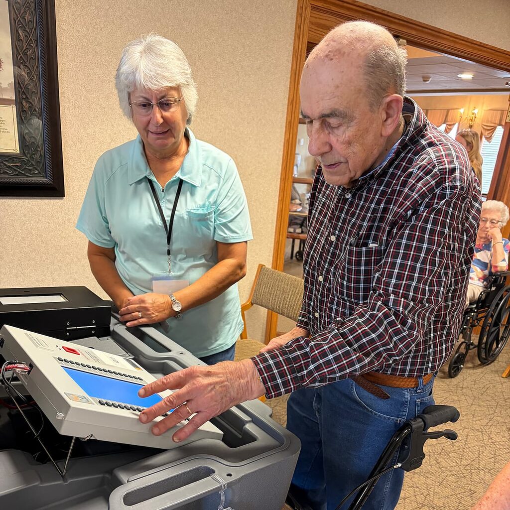 Residents of heritage pointe Huntington operating voting machine
